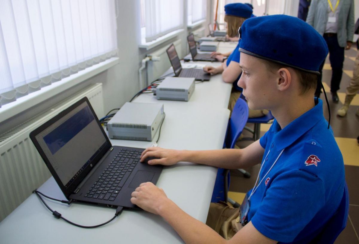 Дан старт всероссийского чемпионата по компьютерным дисциплинам среди юнармейцев